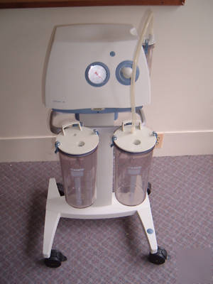 Medela dominant 50 ... barely used ... w/accessories 