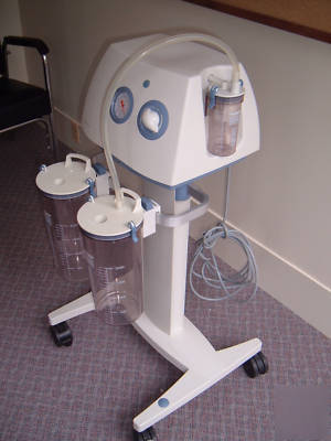 Medela dominant 50 ... barely used ... w/accessories 