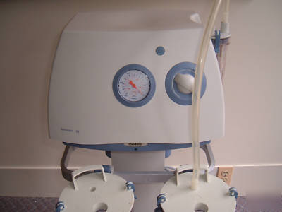 Medela dominant 50 ... barely used ... w/accessories 