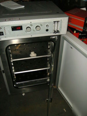 Vwr model model 2100 CO2 incubator