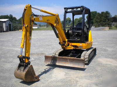 2005 jcb 8032 mini exc 706 hrs. size of bobcat 331