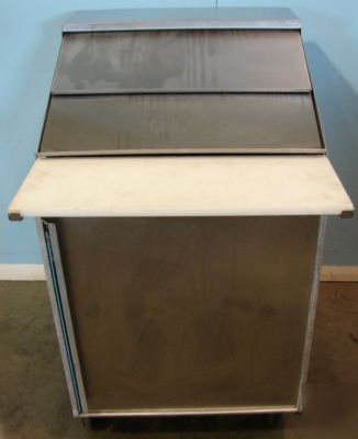 Silver king SKP2712 refrigerated prep table