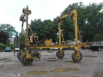 1965 12-ton drott straddle lift carrier