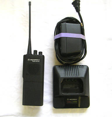 Motorola radius GP300 uhf radio w/ a rapid charger 