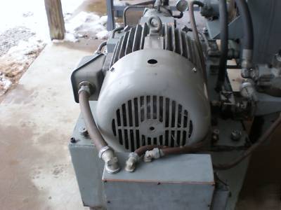 Cincinnati hydraulic pump, 60 gal.res., complete system