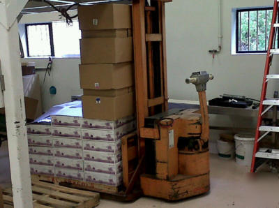 Lewis shepard pallet stacker (model ws)