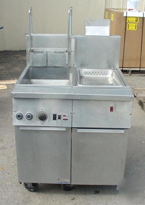 Deep fat fryer - natural gas - by frymaster