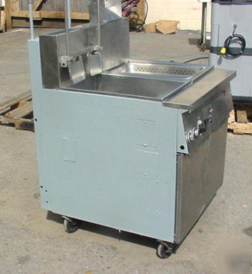 Deep fat fryer - natural gas - by frymaster