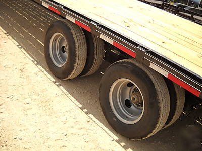 32' (27' + 5') tandem dual equipment gooseneck trailer 