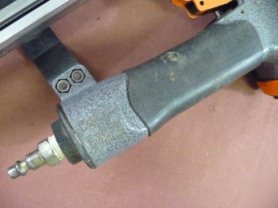 Paslode 3250/65 f-16 pneumatic finish nailer gun 