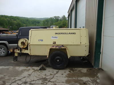 P175 cfm portable ingersoll-rand air compressor towable