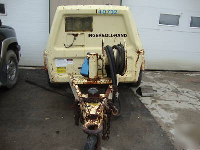 P175 cfm portable ingersoll-rand air compressor towable