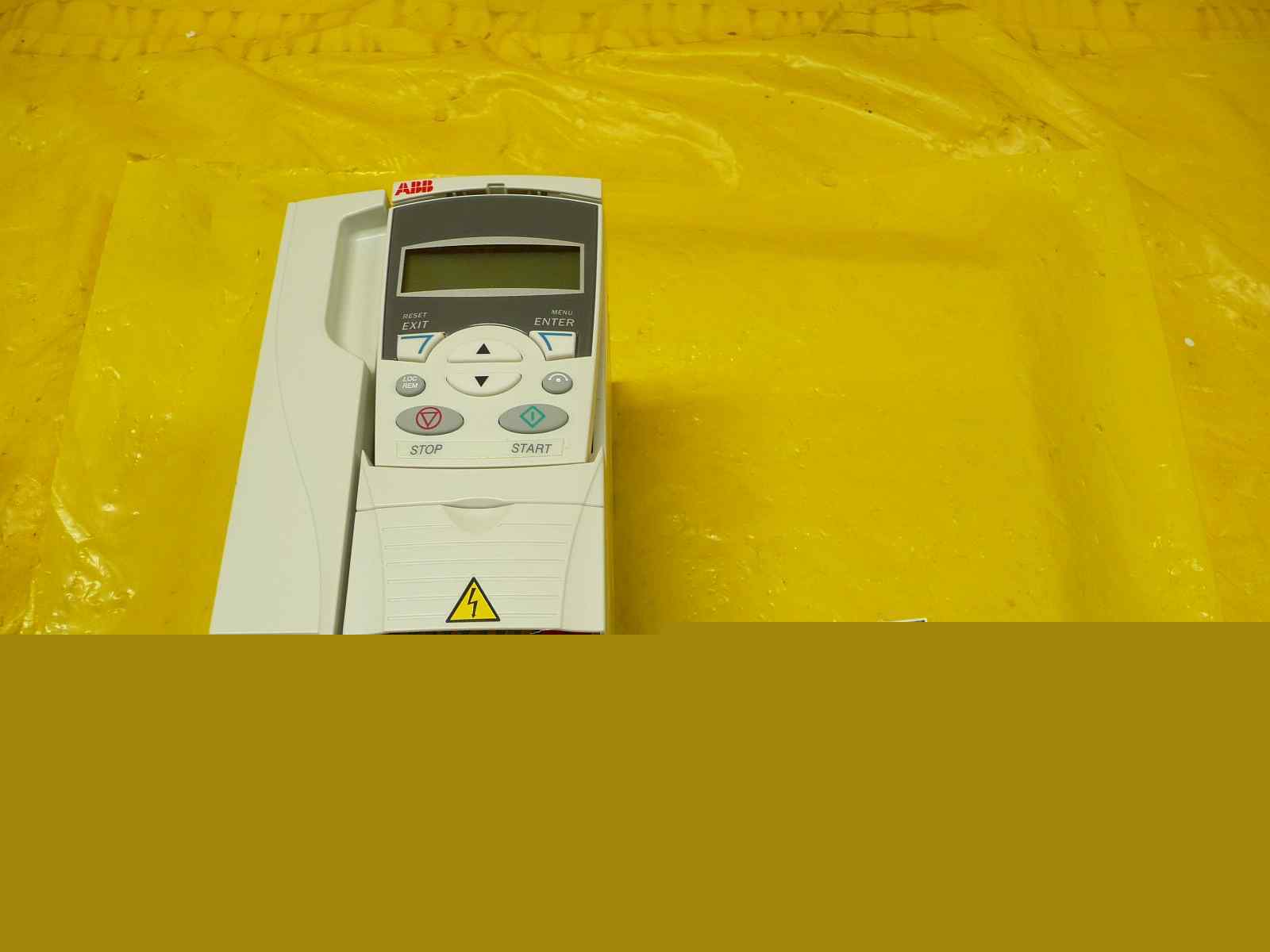 New abb ac drive ACS350-03U-17A6-2 5 hp