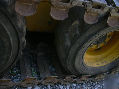 John deere 250 skid steer bobcat track loader ie- 240 
