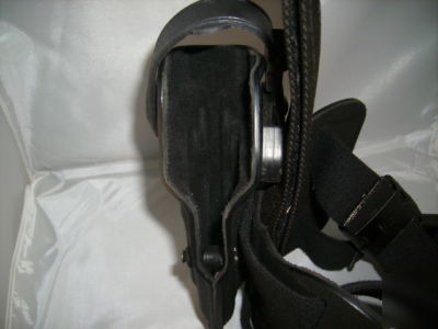 Safariland holster 6004-73 ber leg holster - left hand