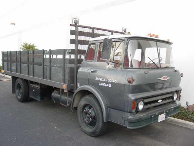 Chevy viking C60 V8 1965 20' stakebed truck w/liftgate