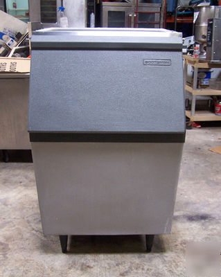 Scotsman HTB555 ice bin 535 lb. capacity
