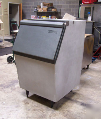 Scotsman HTB555 ice bin 535 lb. capacity