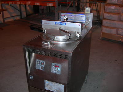 Broaster mod.1800 electric works great no 