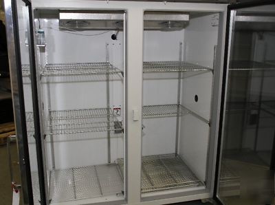 Vwr two swinging glass door refrigerator 2005