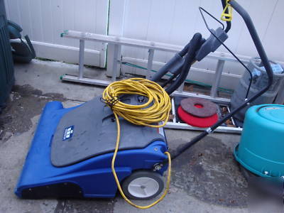 Windsor wave wide area industrial vacuum