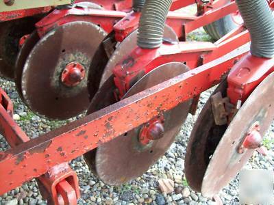 Melroe 204 grain drill ; wheat drill ; bean drill 