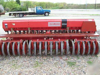 Melroe 204 grain drill ; wheat drill ; bean drill 