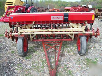 Melroe 204 grain drill ; wheat drill ; bean drill 