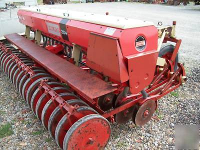 Melroe 204 grain drill ; wheat drill ; bean drill 