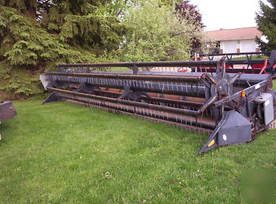 N6 gleaner combine with 24' grain & 6 row corn head