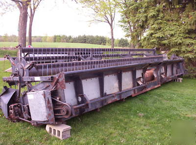 N6 gleaner combine with 24' grain & 6 row corn head