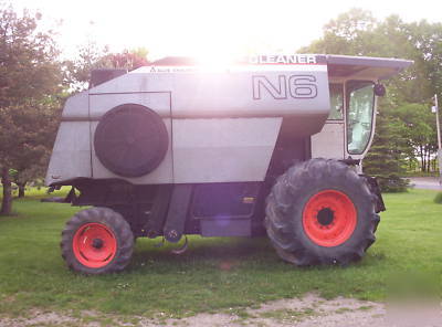 N6 gleaner combine with 24' grain & 6 row corn head