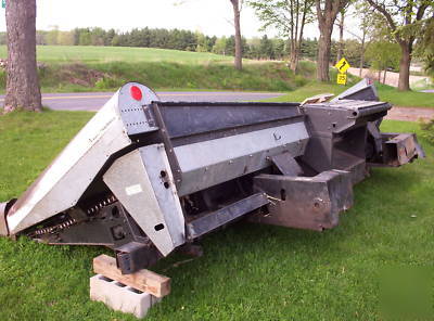 N6 gleaner combine with 24' grain & 6 row corn head