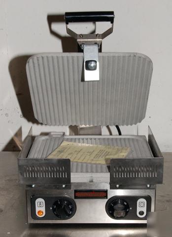 New anvil ribbed panini grill, 
