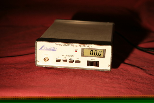 Scientifica conductivity meter model 626 picomho per cm