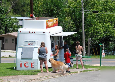 Snowizard shaved ice trailer stand