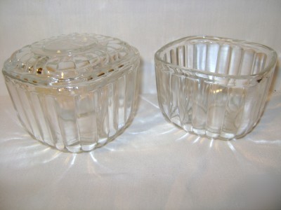 Set 2 vintage glass refrigerator food savor dishes