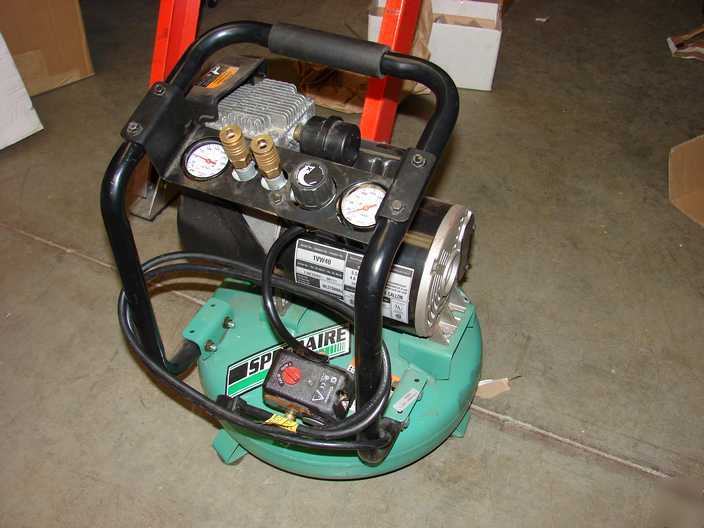 Speedaire air compressor 1VW40 1.8HP 4 gal pancake tank