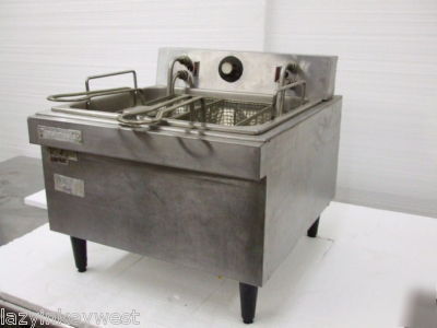 Toastmaster - model 1427 - counter top - deep fryer