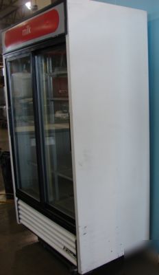 True gdm-41 two door display cooler