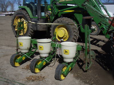 Three row john deere corn planter model 71 fertilizer